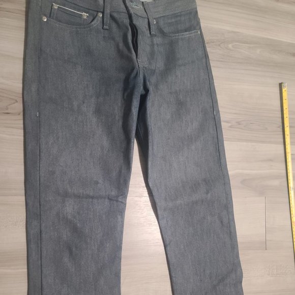 Naked and famous - Picture 1 of 3